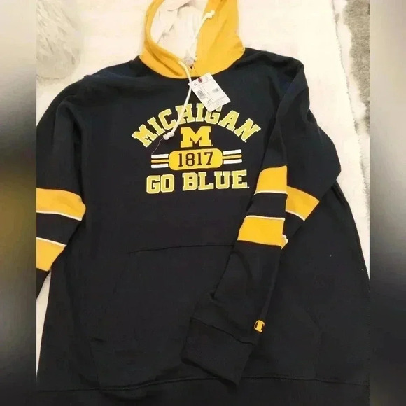 Michigan hoodie new with tags retails for $80 - Picture 1 of 7